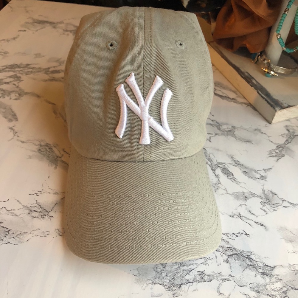 Light Gray NY Yankees Baseball Cap